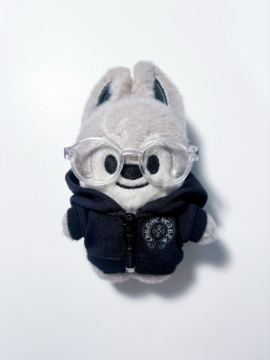 w0lfieracha's tweet photo. wolfie finally has clothes https://t.co/x39A7bmge6