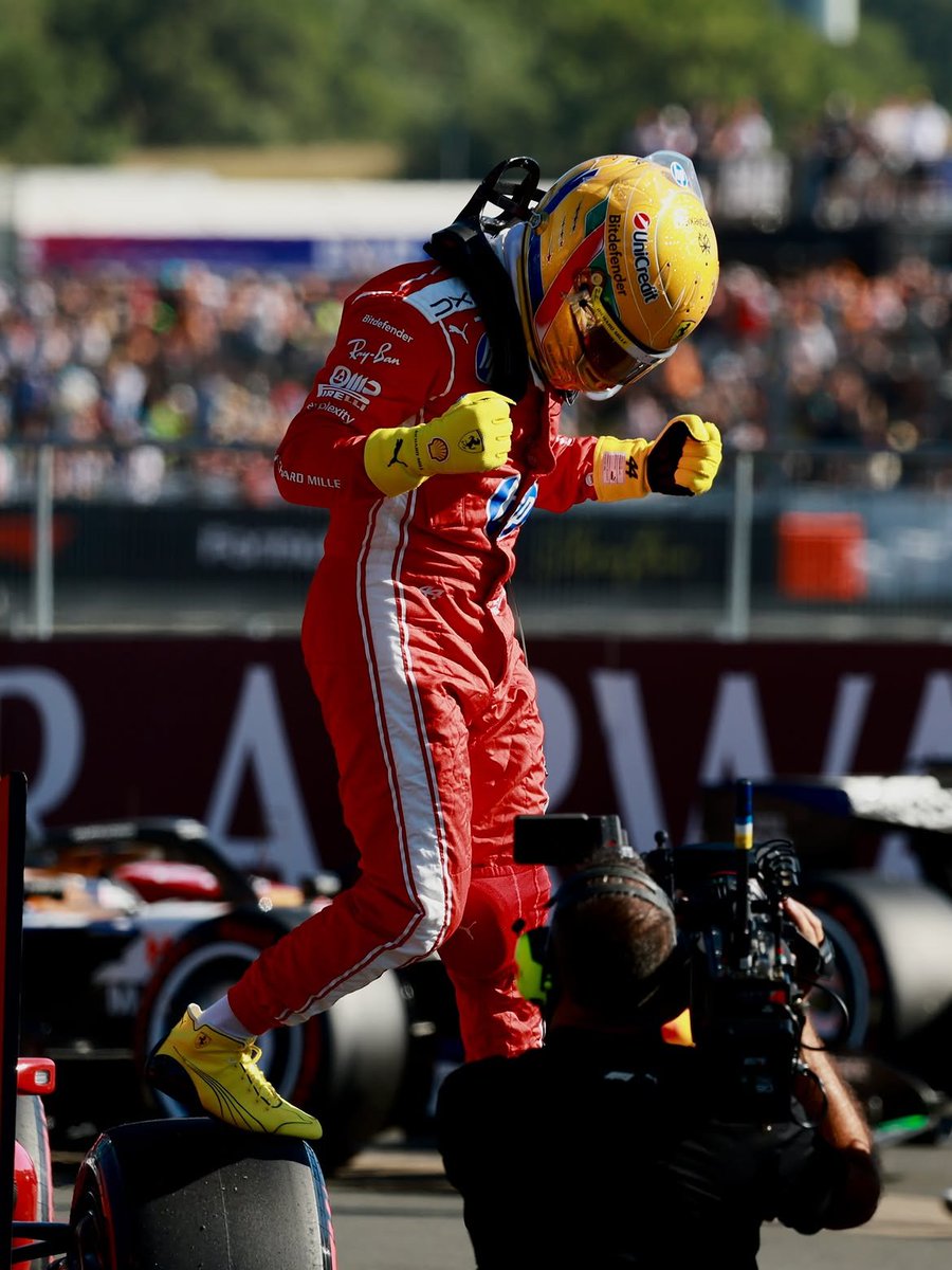LH44NEWS's tweet photo. “Pole! Não existe lugar melhor que a nossa casa. 🇬🇧”

— Lewis Hamilton via Instagram https://t.co/jWRnkizhKE
