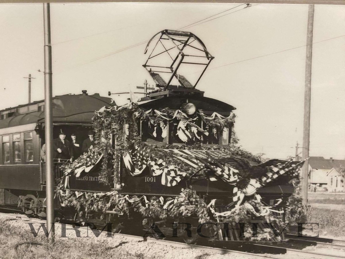 BAERA_WRM's tweet photo. 🦅 In honor of America's 250th Anniversary, Key System #1001 is dressed up!

Its decorations aren't imaginary, but an homage to how #1001 looked when it pulled President Taft's train! 115 years later, its patriotic flare is back for America's 250th; and on display at our museum! https://t.co/oKisNIwZAp