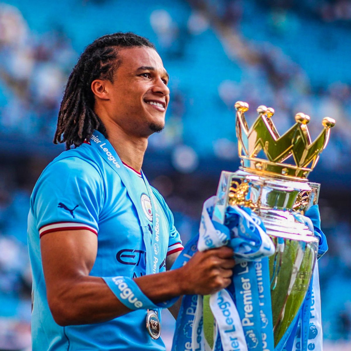 lefootsimple's tweet photo. 🚨 ALERTE

Fenerbahçe a signé Nathan Aké (31) en provenance de Man City ! 🟡🔵✅ https://t.co/D4dz0HWh5i