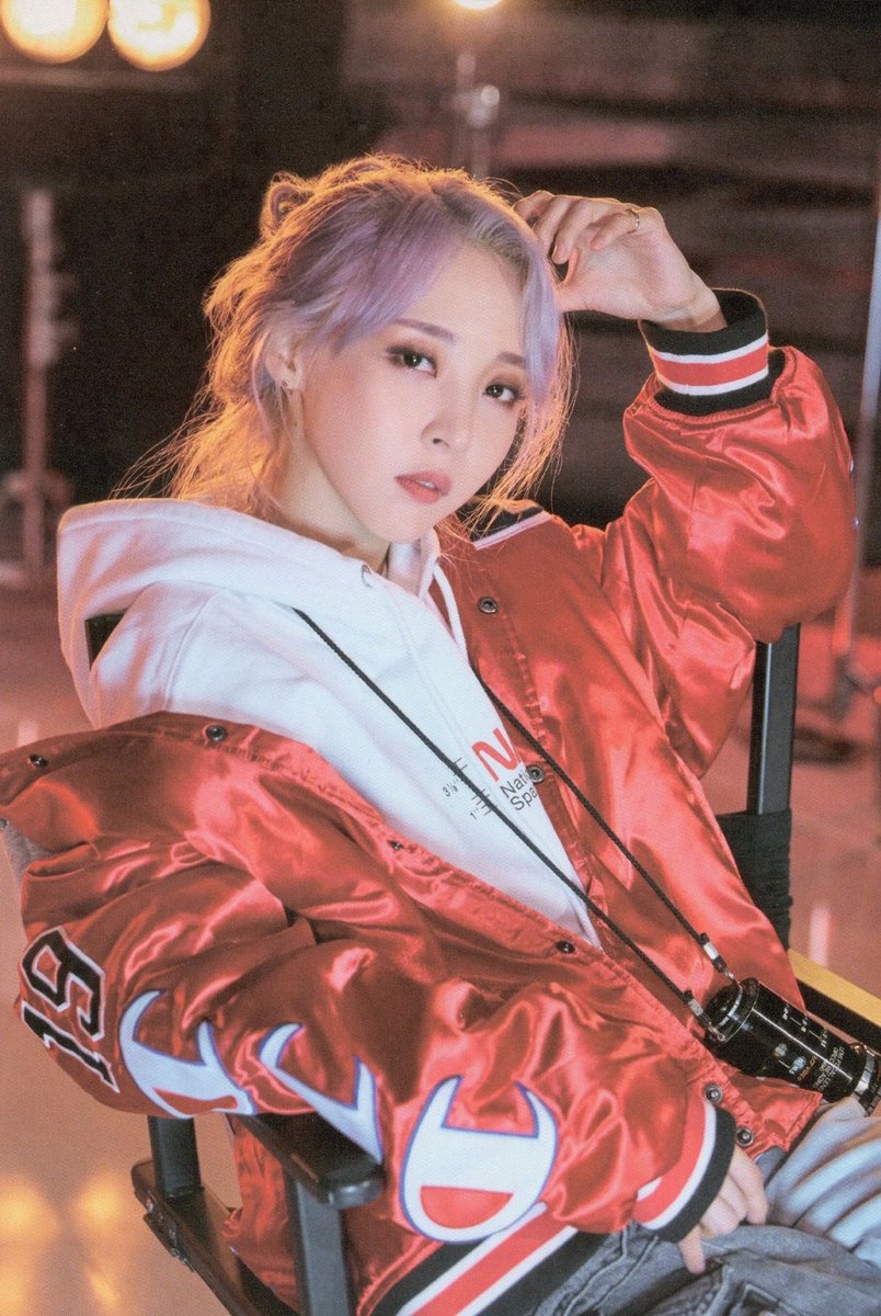 mascbyul's tweet photo. purple hair plus eyebrow piercing
moonbyul had the sapphic kpop community in a chokehold https://t.co/5axNbnPtmk