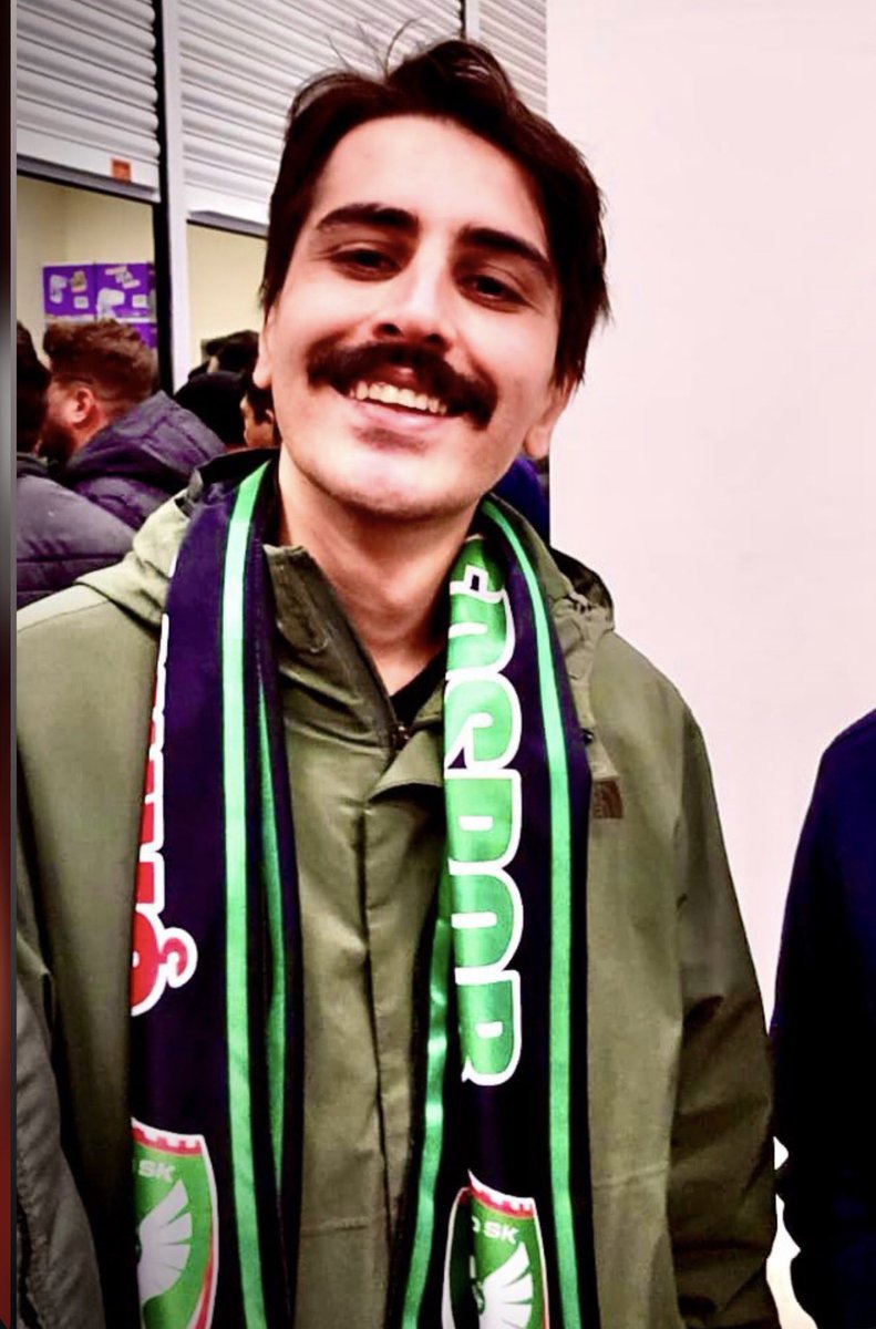 sagcigazete's tweet photo. Deniz Göktaş isimli soytarının Amedspor destekçisi olduğu ortaya çıktı. https://t.co/AwhqsGgXbF