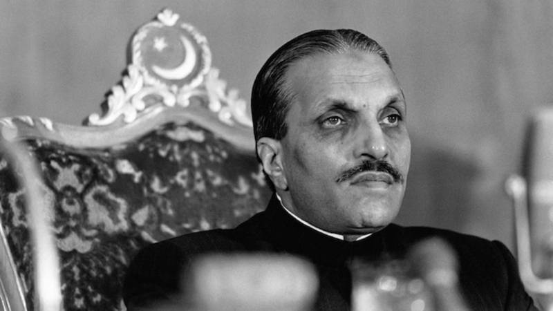 shamshergondal's tweet photo. مرد مومن نے جب ہیرا منڈی کا خاتمہ کیا، تو نتیجہ توقعات کے برعکس نکلا۔ وہ برائی جو ایک جگہ تک محدود تھی، پورے معاشرے اورگلی کوچوں میں پھیل گئی۔
 انہوں نے پاکستانی فلم انڈسٹری اور تھیٹر کو بھی ایسے بحران سے دوچار کیا جس کا خمیازہ ہم آج تک بھگت رہے ہیں۔یہ ایک مانا ہوا اصول ہے کہ+++ https://t.co/jWS3bxhw0H