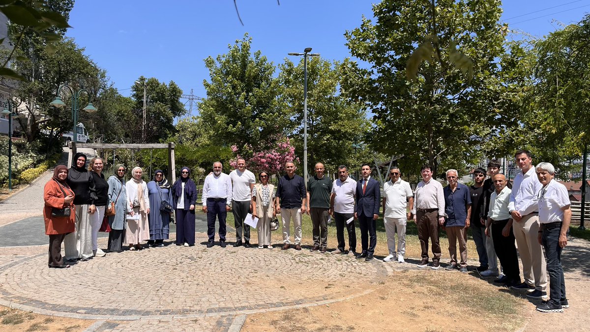 ak_uskudar's tweet photo. Meclis üyelerimiz bu hafta Yavuztürk Mahallemizde esnaflarımız ve kıymetli komşularımızla bir araya geldi. Talep ve önerileri yerinde dinleyerek notlarımızı aldık. Üsküdarımızın her mahallesinde olduğu gibi Yavuztürk’te de çözüm odaklı çalışmalarımızı sürdürüyoruz.

#BizimÜsküdar https://t.co/k33rpbzLdw