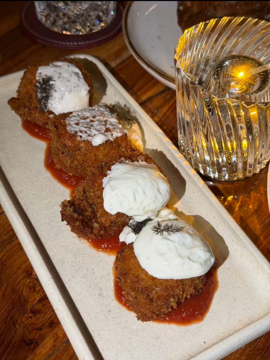 kingboodeenn's tweet photo. #FoodAesthetic
#PrettyFood
#BeautifulFood
Enjoy a fine dining experience in Sydney, and the sense of occasion in life is brought to life in that very moment. https://t.co/0IXA0u0R4V