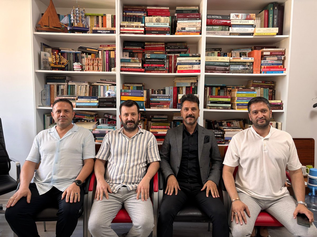 AzerderManisa's tweet photo. Türk Ocakları Manisa Şube  Başkanı Dr. Öğretim Üyesi Ferdi Çiftçioğlu'nu, Manisa Celal Bayar Üniversitesinde, yönetim kurulu üyelerimiz ile birlikte  ziyaret ettik. 
Türk Dünyası ile ilgili fikir teatisinde bulunarak, birlikte yapabileceğimiz projelerden bahsettik. https://t.co/dL1KqzvJ0o