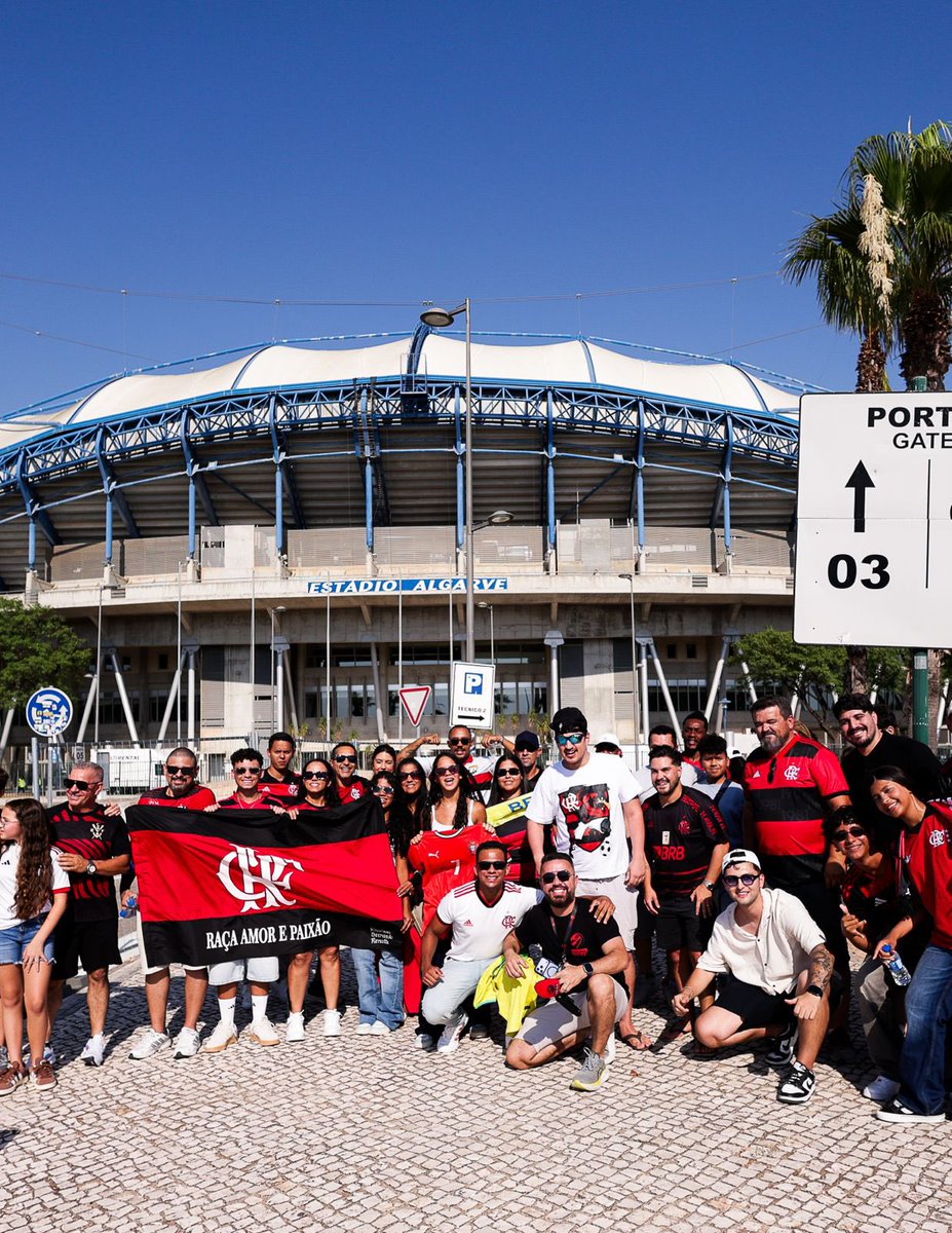 Flamengo's tweet photo. FLAMENGO EM ALGARVE PARA #FLAxRIV #Chegada 🟥⬛️
📺 Acompanhe a cobertura especial da Intertemporada na FlamengoTV! https://t.co/uFyCXal3y8