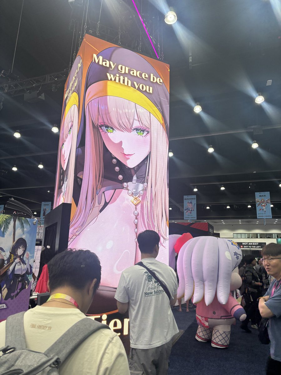 Sakahiru's tweet photo. @Miresi_en  at anime expo https://t.co/whT5hMUrgm