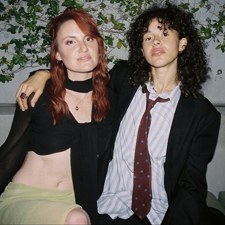 wendy_mustdiie's tweet photo. Redheads with their bandmates who also their ex partners https://t.co/AsxBprtjjc