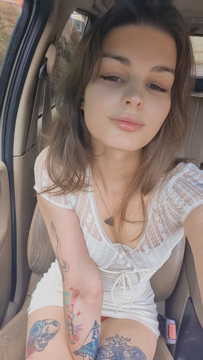 AsiaBellexxx's tweet photo. The face: ❤️
The pussy: 😈 https://t.co/lazDepKM9H