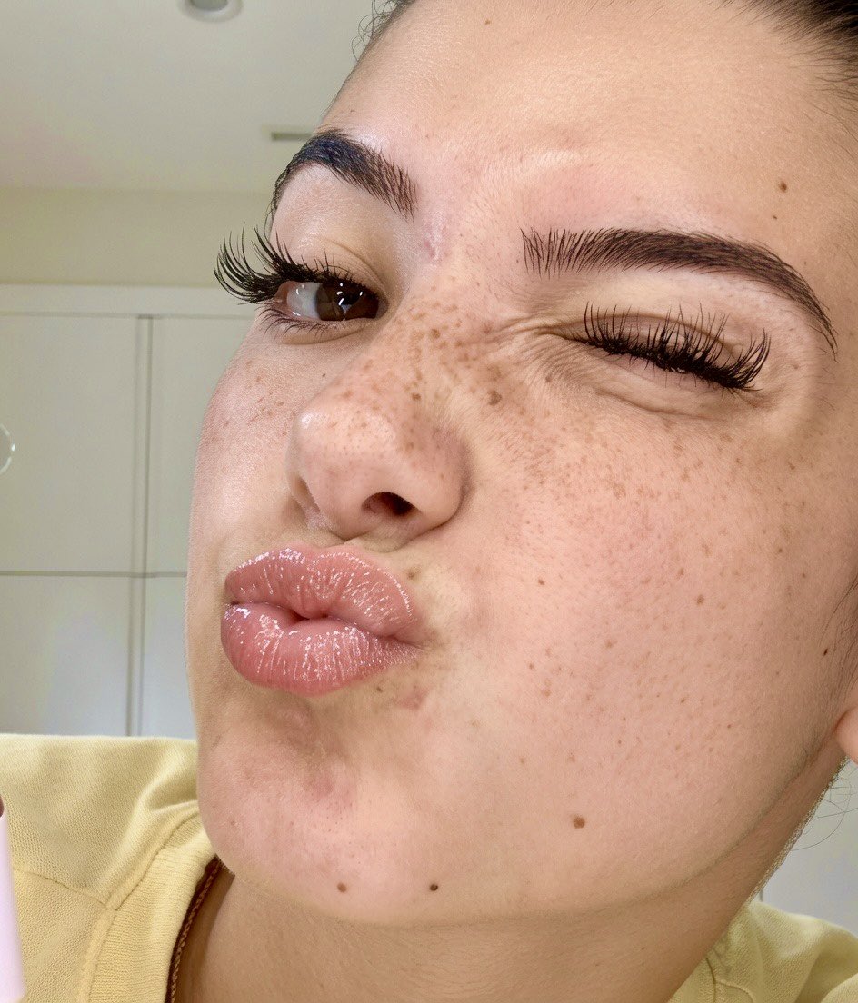 simp44charli's tweet photo. Kiss mommy Charli on her shiny lips if you’re a good boy 

😘😘😘 https://t.co/VJg8NfxN2s