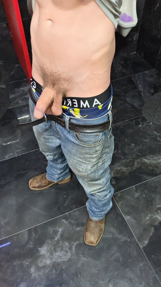 HTx_J0SH's tweet photo. Come drain me at work 👷‍♂️ https://t.co/Ipmk9J7x2O