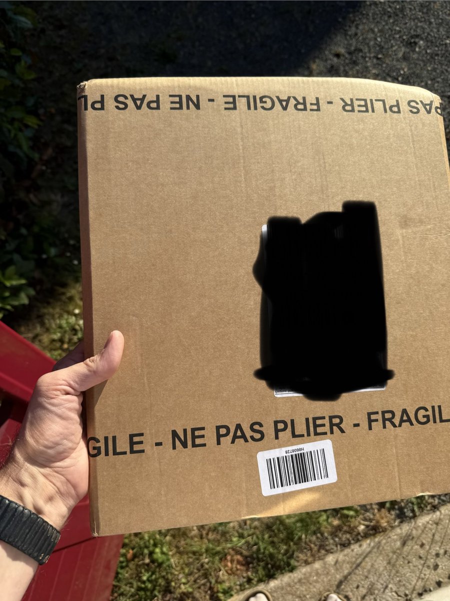 UnmuzzlingChair's tweet photo. Bonjour @ChronopostSAV. Test de lecture. Les autres ne dites rien… 

Qu’est-il écrit sur le colis ? 

Et parce qu’il y a une raison !! C’est un put**** de vinyle !!!

@Fnac @fnac_musique, il faut arrêter les envois avec @Chronopost. Toujours des problèmes. 

@VINYLCORDALERTS https://t.co/JvZCLSPm95