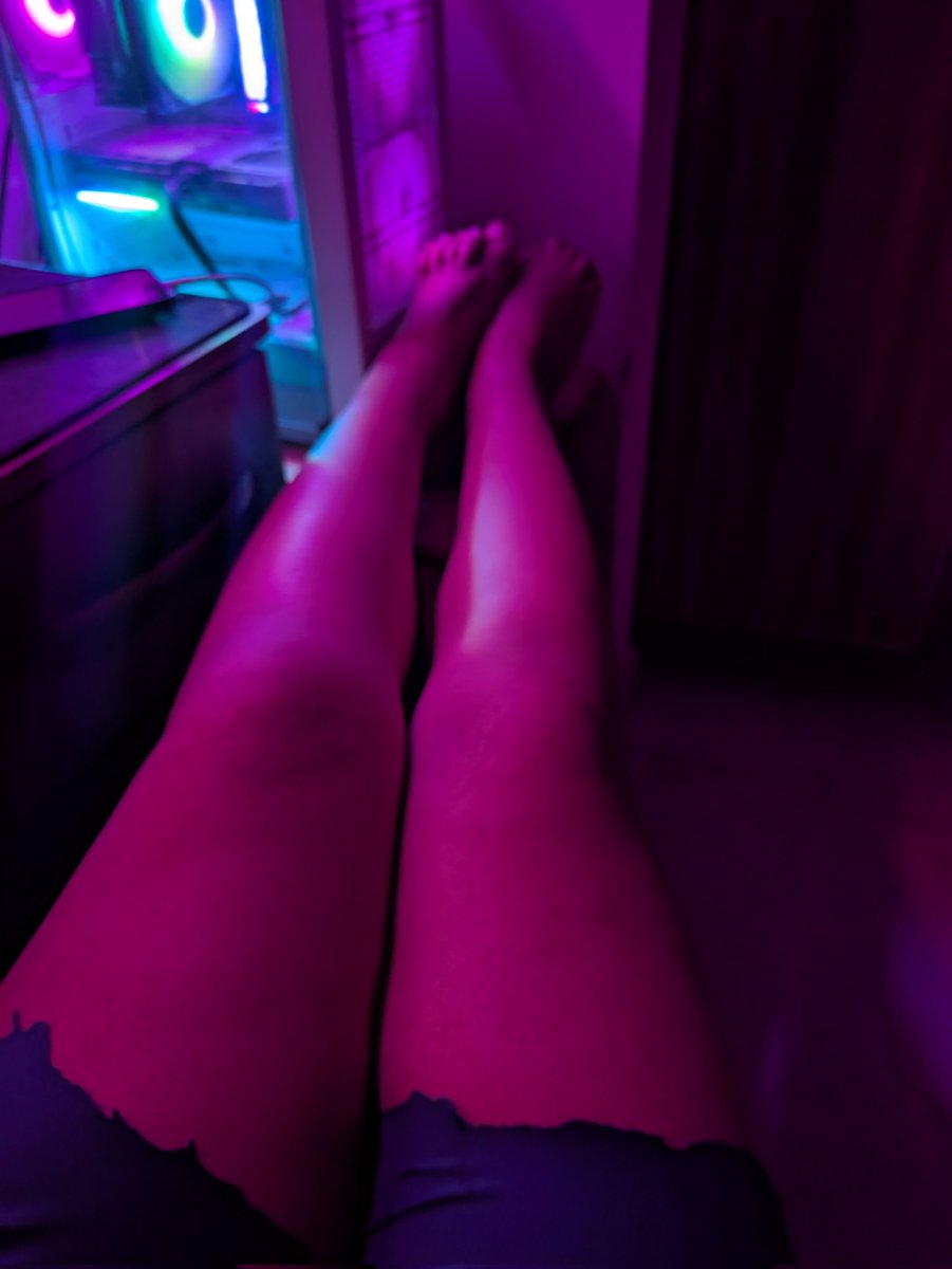 naz1femboygroyp's tweet photo. lowk someone needs to touch me 😭

#femboys #femboy #feminine #thighs #thighhighs #thighpics https://t.co/jhZnApocBm