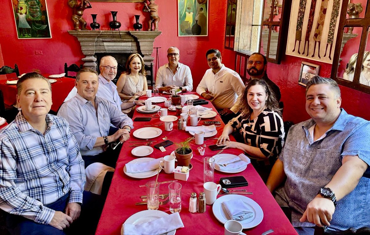 notariossonora's tweet photo. 📜 Notarios de Nogales y del norte de Sonora se reúnen con Delegado del Infonavit en Sonora Francisco Duarte Medrano y con Directora de Notarías Liza Auyón.
👁️ VER 👉 https://t.co/T5tYoHu8Zn 👈
📜#NotariosSonora #NotariosdeSonora #FONAL #FortalecimientoNotarial @ReneLunaSugich https://t.co/uoXE5bNW8q
