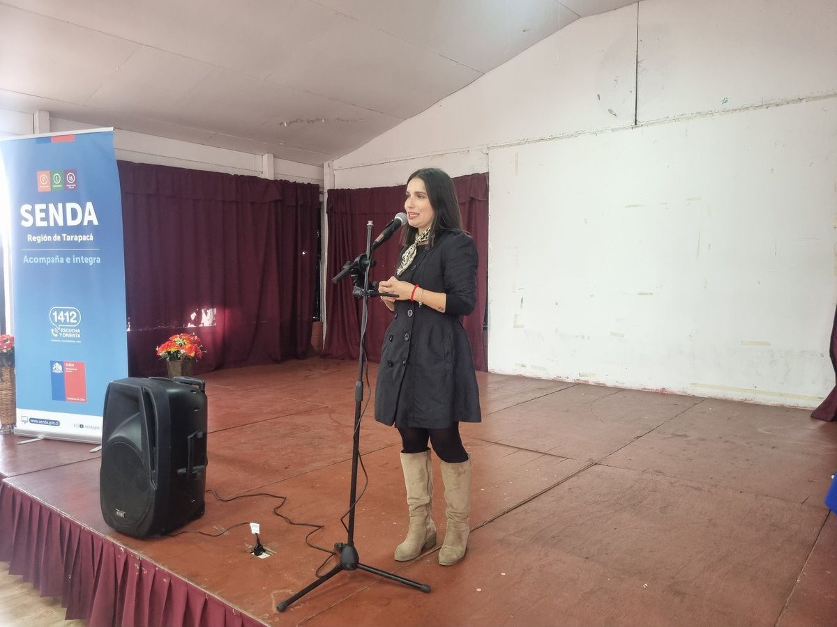 Senda_Tarapaca's tweet photo. 👏 En el Liceo Pablo Neruda de #AltoHospicio participamos en la ceremonia de reconocimiento de cierre de nuestro Programa de Prevención Infancia, Juventud y Bienestar (PINJUB), que implementó el Programa Comunidad Crece junto a niñas y niños participantes del Programa 4 a 7. https://t.co/18tOtCUDzw