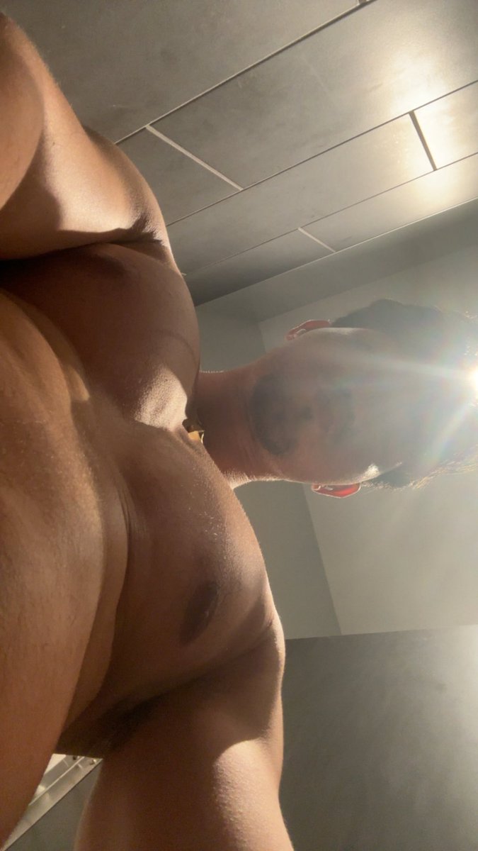 symphyie's tweet photo. 😌😌😌 chest day was good today! https://t.co/JqRWgg8VSW