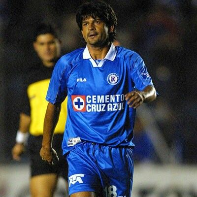 _johancorona's tweet photo. Básicamente la nueva playera de Cruz Azul es una mezcla de estas tres.

-El tono.
-El cuello de la primera.
-Los escudos por todos lados de la segunda.
-Los costados de la tercera. https://t.co/Eaw57xLVIH