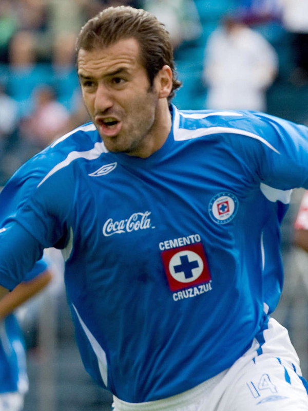 _johancorona's tweet photo. Básicamente la nueva playera de Cruz Azul es una mezcla de estas tres.

-El tono.
-El cuello de la primera.
-Los escudos por todos lados de la segunda.
-Los costados de la tercera. https://t.co/Eaw57xLVIH