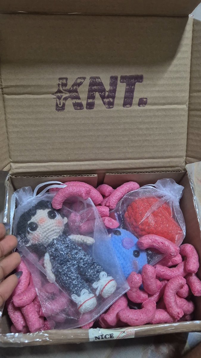 purplesphere_'s tweet photo. SUPER FEEDBACK PRA MINHA LULU! @thekntlab @santxslu 💙
Obrigada,Obrigada,Obrigada!!!!!
Indigo é meu primeiro amor e você conseguiu eternizar isso em forma de arte,muito obrigada pelo trabalho lindo e por colocar amor em cada peça que você faz!  
Os detalhes impecáveis!!!!🥹
Ganhei um coraçãozinho de brinde 😭😭