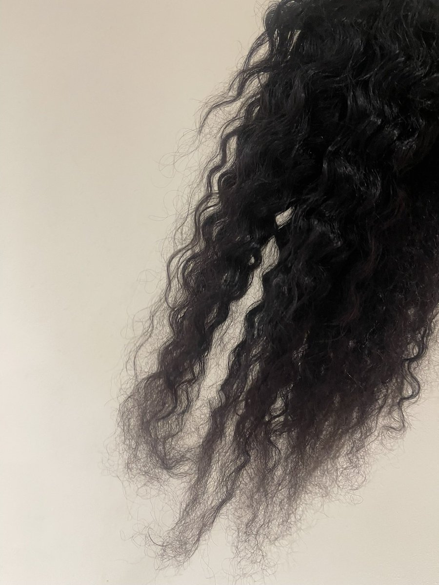 Jane_malatji's tweet photo. @NalediMpanya @GirlTalkZA I wore it once , her response was : "I should have bought 6K hair if I wanted a better quality 😂 I paid R2700 ! Ke sa le shocked https://t.co/OjsxQxfT6y