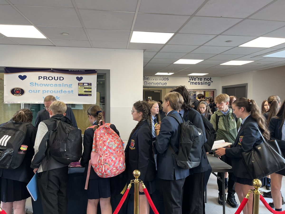 DLSRewards's tweet photo. Another crowded PROUD Friday with hundreds of prizes awarded for fantastic work 💙⭐️ lovely to share this with our Governor today as well 😊 https://t.co/cmpd7smUMe