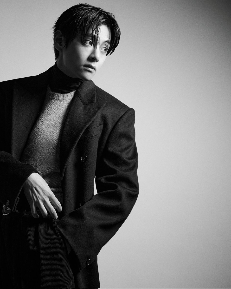 OneilyMusic's tweet photo. V of BTS is serving timeless charm for CELINE. https://t.co/XIWReaXTgS