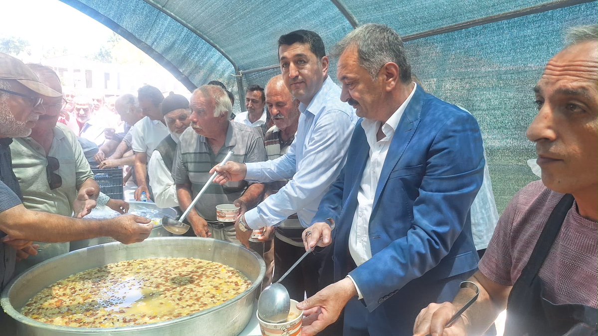 mahmutboyraztr's tweet photo. Aynı sofranın etrafında buluşmak, aynı duaya “âmin” demek; kardeşliğimizin ve birlik ruhumuzun en güzel yansımalarından biridir.

77 Akçadağlılar Derneği tarafından düzenlenen aşure programında kıymetli hemşehrilerimizle bir araya gelmenin mutluluğunu yaşadık. Misafirperverlikleri ve bu anlamlı organizasyon için Dernek Başkanımız Ömer Kırteke ile emeği geçen herkese gönülden teşekkür ediyorum. Rabbim muhabbetimizi, birlik ve beraberliğimizi daim; sofralarımızı bereketli eylesin.

ALLAH kabul etsin.