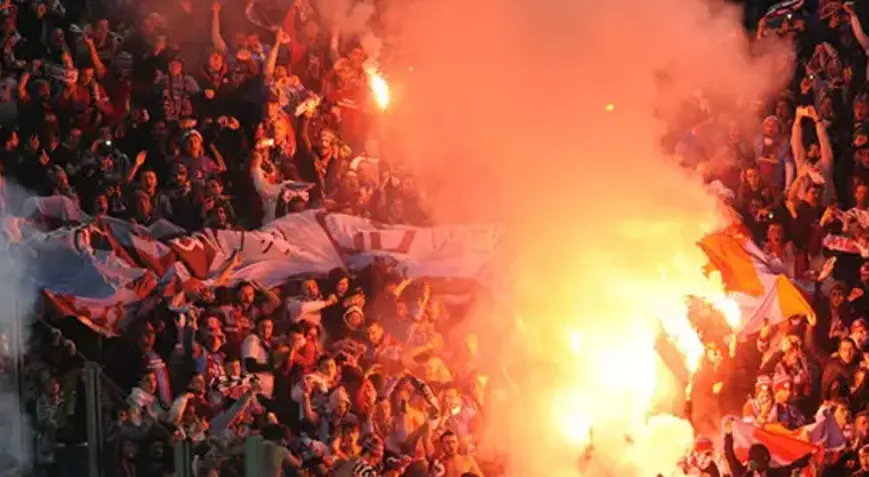 mdrkrdnz's tweet photo. 🌪️ #KaradenizFırtınası | Dünyanın Hayranlıkla İzlediği O Kutlu Dakika: 61!

Trabzonspor taraftarı için 61, sadece bir şehir plakası veya alelade bir zaman dilimi değildir; tribünde bir adanmışlık ritüelidir.

Skor ne olursa olsun saatler 61:00'i gösterdiğinde stadyumda patlayan o enerji, yakılan meşaleler ve Karadeniz fırtınasının sesidir! 

🔥💾 Bu efsane tribün kültürünü herkesin görmesi için tweeti "Retweet" yapmayı unutmayın!

💬 Sizin stadyumda canlı yaşayıp tüylerinizin diken diken olduğu en unutulmaz 61. dakika şovu hangi maçtaydı? Anılarınızı ve varsa fotoğraflarınızı yorumlara bırakın! 👇 #Trabzonspor
