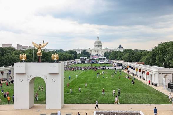 danadanewfame's tweet photo. #Washington250Fair News 📰📰📰 Now: Their Is A Huge Ass Sign Stating What is not allowed.. Their is PPL Complaining Of 🙄  No #AC inside thee #exhibits. 

 No #Cotton 🤔 🍬 🍭 Candy, 🤡  🤡  The #Clowns #Face 🎨  Paint for the Kids #Games  🎣🪅🧸🎖🎁 to play https://t.co/GEawUDBXoD
