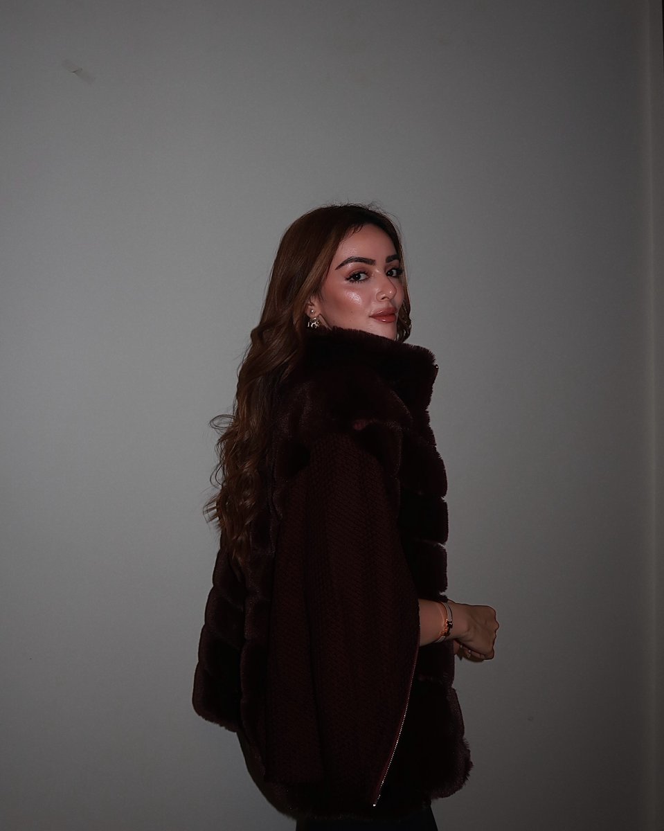 dearestgupta's tweet photo. Wrapped in warmth, shining with confidence. Every moment is a little bit of magic. ✨ #LovelyMoments #ConfidenceGlow #WrappedInLove #ChicVibes #SelfLove #MagicInMe #ElegantFeels #BeautyWithin https://t.co/hHoY4wtKJb