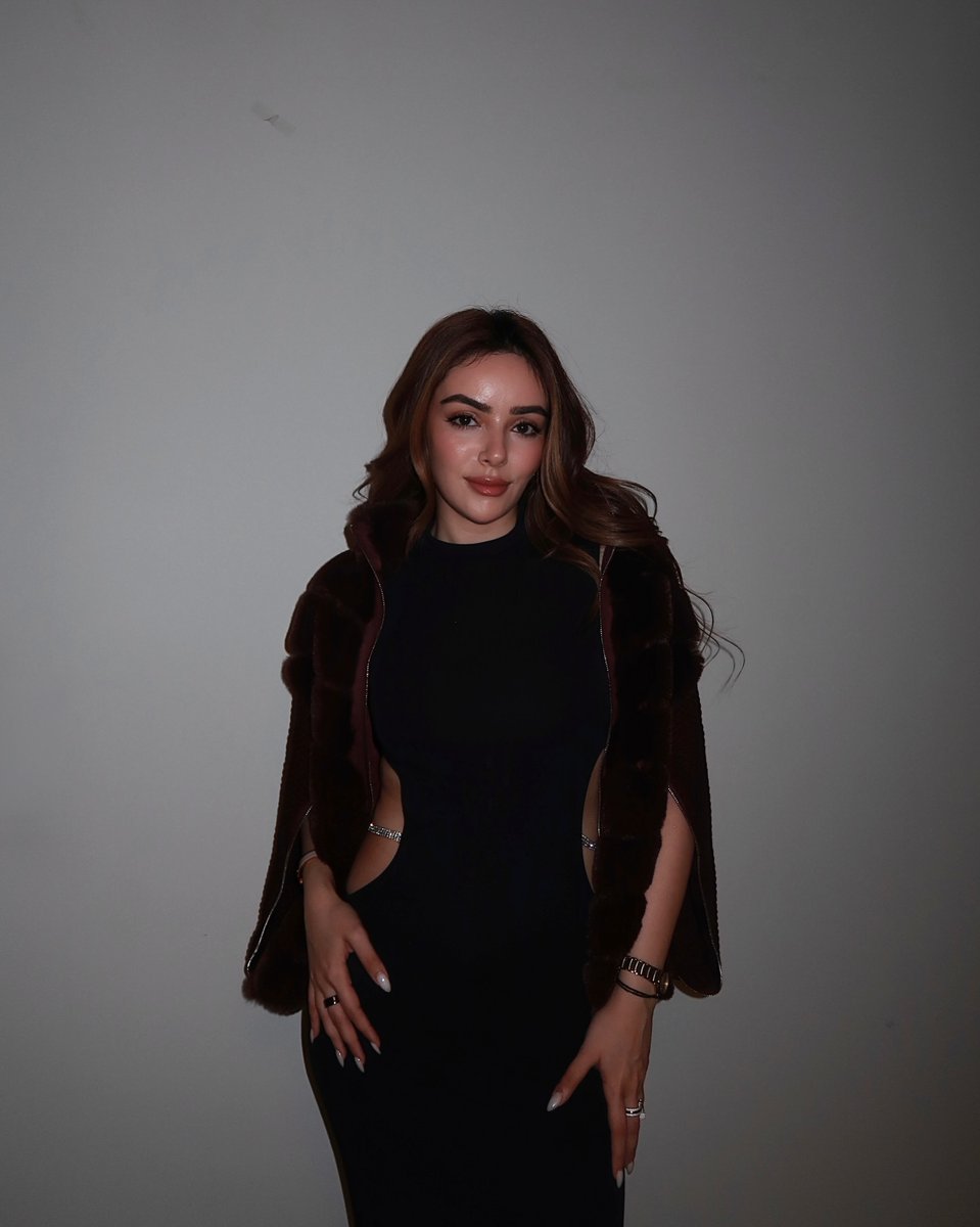 dearestgupta's tweet photo. Wrapped in warmth, shining with confidence. Every moment is a little bit of magic. ✨ #LovelyMoments #ConfidenceGlow #WrappedInLove #ChicVibes #SelfLove #MagicInMe #ElegantFeels #BeautyWithin https://t.co/hHoY4wtKJb