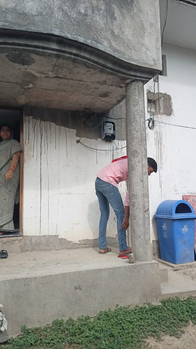 puvvnlvaranasi's tweet photo. #SMART_METER
विद्युत वितरण खण्ड- चिरईगांव वाराणसी के जाल्हुपुर उपकेन्द्र अंतर्गत उपभोक्ता की संतुष्टि सटीक सही खपत के अनुसार पारदर्शी एवं नियंत्रित बिल बनाने के लिए कार्यदायी संस्था मेसर्स जीएमआर द्वारा #स्मार्ट_मीटर लगाया गया।
तो उपभोक्ता आज ही स्मार्ट मीटर लगवाए और सुविधा का लाभ उठाए। मासिक बिल की सूचना प्राप्त करें प्रतिदिन अपनी विद्युत खपत की निगरानी करें ।
अधिक जानकारी के लिए आप हमारे टोलफ्री नंबर 📞1912
@UPPCLLKO @PuVVNLHQ @aksharmaBharat
@AKSharmaOffice @ChairmanUppcl @mduppcl