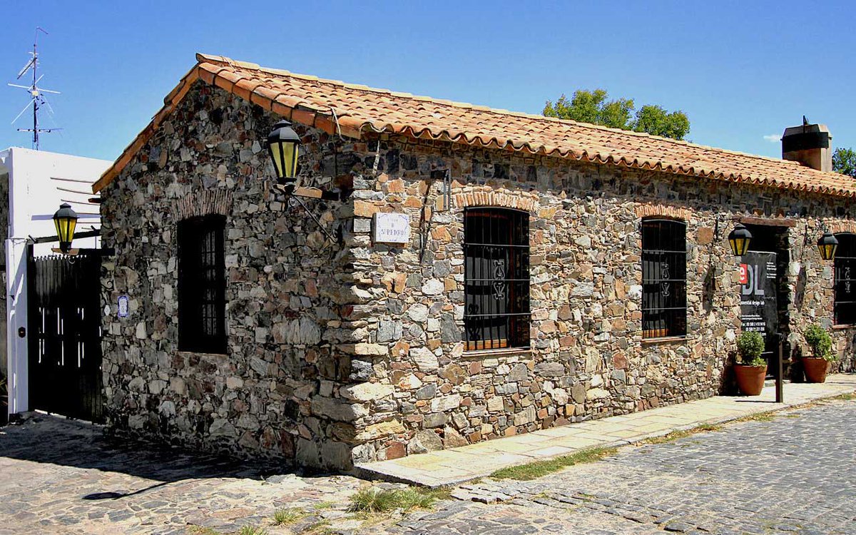 ExplorJourneys's tweet photo. Our tours in Buenos Aires: A STEP BACK IN TIME TO URUGUAY'S COLONIA DEL SACRAMENTO

You're invited to step back in time and experience the historic city of Colonia del Sacramento, in Uruguay. A regular ferry takes over 3 hours to reach Colonia, but with your business class seat on our fast ferry, you'll be there in just 1 hour and 15 minutes, giving you much more time to explore this beautiful slice of cobblestoned history.

Colonia del Sacramento was founded in 1680 by the Portuguese and is renowned for its old cobblestone streets and colorful houses, reminiscent of old Lisbon. It is one of the oldest cities in Uruguay, and its entire historic quarter has been designated Mankind's Cultural Heritage by UNESCO.

This tour is self-guided, except for the 1-hour group tour in Colonia's historic district. The boat company coordinator will receive you in Colonia and coordinate your group tour, lunch and the ticket for the hop-on/hop-off bus for your transfer to town and leisure time in the city.
@ExplorJourneys