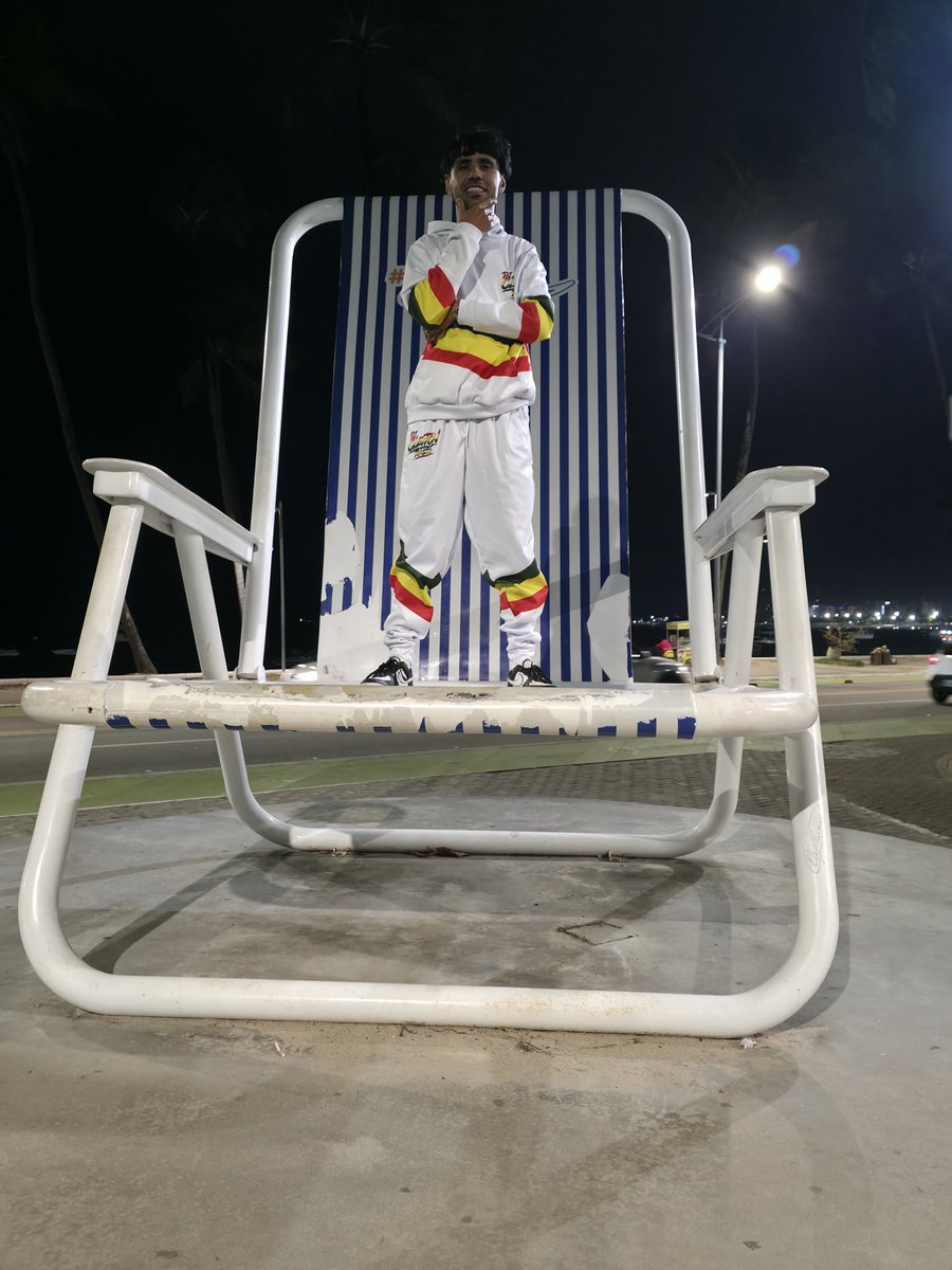 djcleitonrasta_'s tweet photo. Debochando legal na cadeira gigante de Maceió ❤️ https://t.co/fR7ouCVVd6