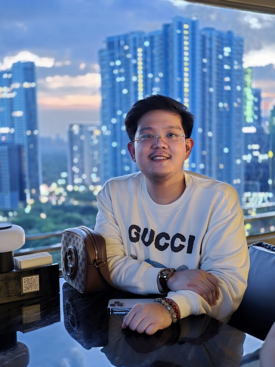 zai68's tweet photo. Trying out this new look. Bagay ba? https://t.co/aAoDG5d1DQ