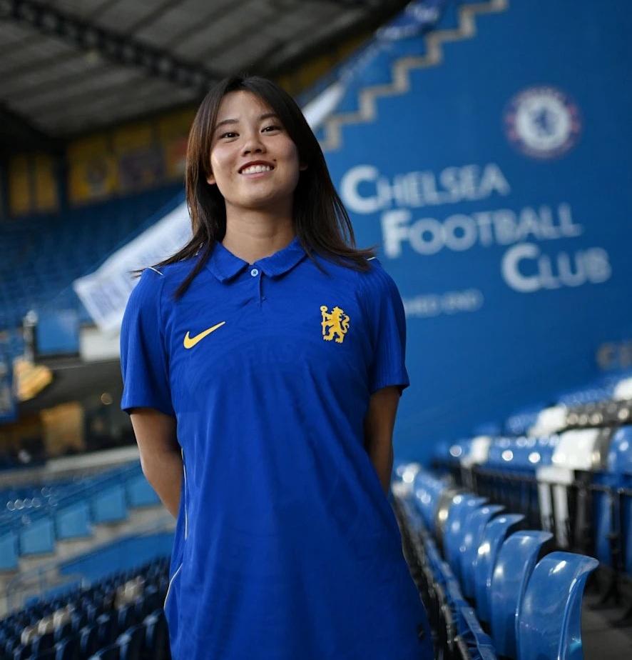 LontoonSiniset's tweet photo. Chelsean tuorein hankinta:
Manaka Matsukubo🇯🇵 21-vuotias keskikenttäpelaaja, joka siirtyy Lontooseen North Carolina Couragene riveistä 5 vuoden sopimuksella.
#CFCW #CFCWfi #LontoonSiniset #WSL #WSLfi #EnglanninSuperliiga
Seurantiedote:
https://t.co/S29aOgHug8 https://t.co/HndP5oaaXM