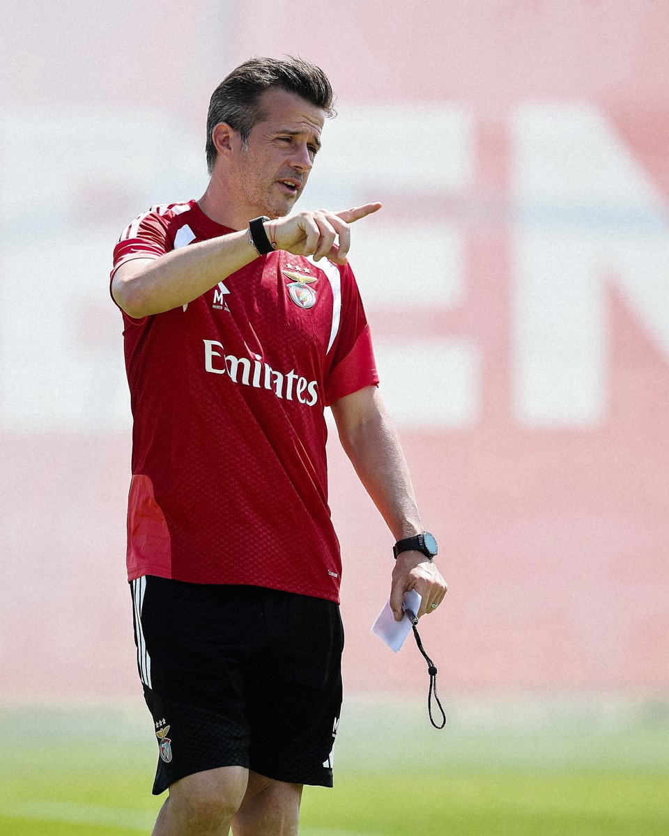 SLBenfica's tweet photo. Míster 😎 https://t.co/XuSrY16ReI