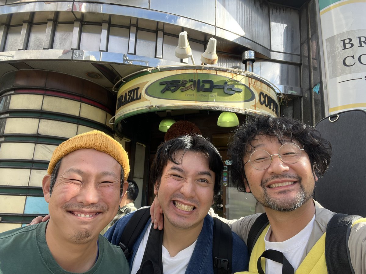 saikishimin's tweet photo. サイキシミン、7/19の福岡UTEROまでライブありませんが、ドラムス江藤はライブ映像を投稿し、赤フンと大谷は作詞作曲をやっております。
今後のライブは新曲入れながらやっていくので、どうぞお楽しみにされていてくださいませ。
とりあえずこのポスト見た人は8月佐伯に集合です！ https://t.co/Z1qWUqk86c