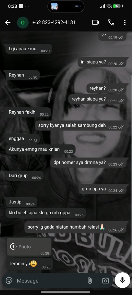 arilharrison's tweet photo. ada yang tau nomer ini atau pernah ngalamin sama hal kaya gini. tolong dong kasih tau orangnya bagi yang tau, pengen injek injekin nih kepalanya. berani berani banget soalnya ngirim kaya gini ke cewe gua! #undip #semarang #tembalang https://t.co/uBkS3Jz6RU