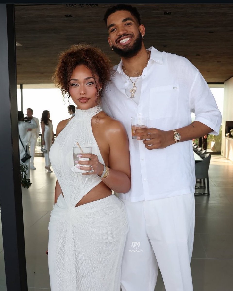 daily_magazin's tweet photo. Jordyn Woods ve Karl Anthony Towns, beyaz partide kameralara poz verdi. https://t.co/2p0kHf43Qs