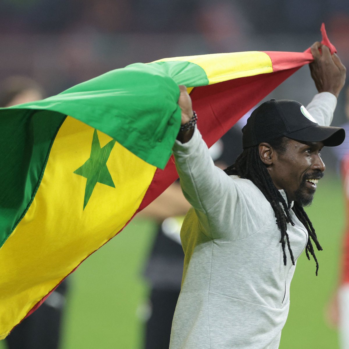 Dawuud01's tweet photo. Avant de réclamer un coach étranger, posez-vous cette question: accepterait-il les retards de salaires, les primes impayées et les conditions que Pape Thiaw et Aliou Cissé ont connues ? https://t.co/bkQ6f6oG1a