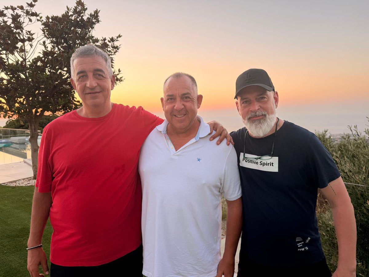 TerrassaFC's tweet photo. 🛡️Junts a les batalles. 

🧘‍♂️Junts al descans. 

🇬🇷Creta

#TerrassaFC #AmuntTerrassa https://t.co/gTOgedSu0J