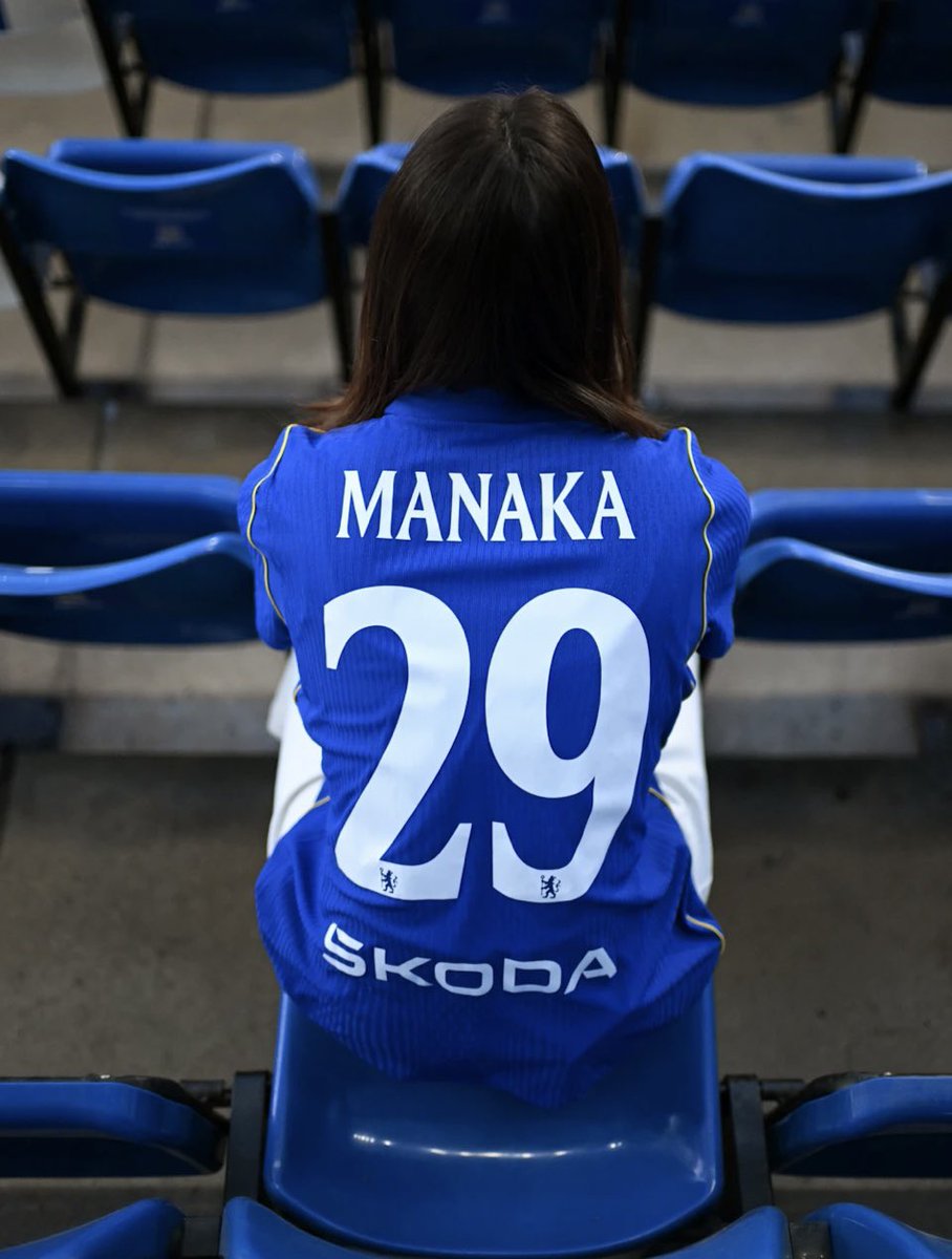 CFC__Women's tweet photo. No noise, just straight to business. We love a surprise signing. 😀 https://t.co/Li10N9KPNs