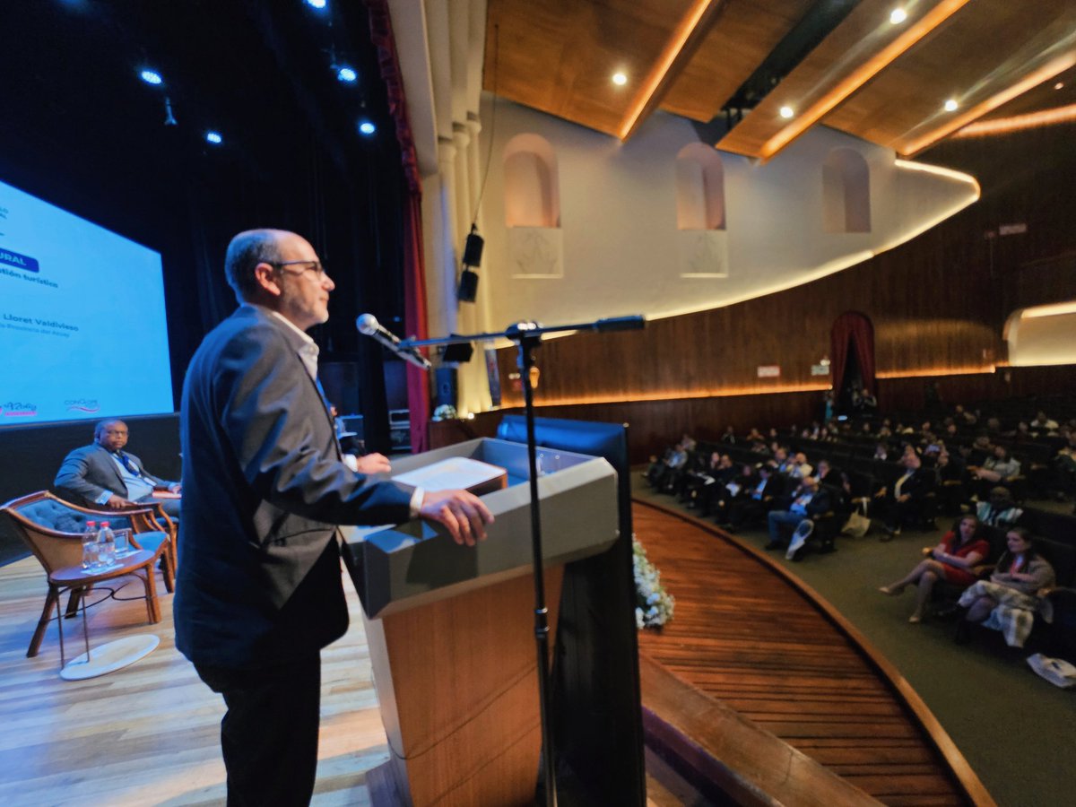 jotalloretv's tweet photo. 🌍✈️ ¡El mundo pone los ojos en el #Azuay!

Recibimos en #Cuenca a delegados de más de 40 países para el @glocalforum 2026, un espacio donde impulsamos la cooperación internacional 🤝 y promovemos al turismo como motor del desarrollo económico de nuestros territorios. 🏞️📈

¡Seguimos posicionando al Azuay como un referente internacional! @AzuayPrefectura