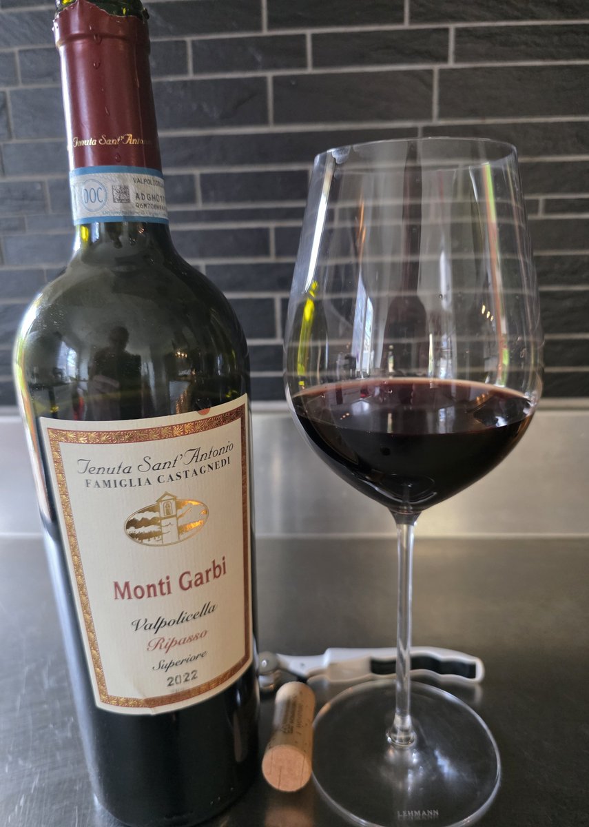 pensionspengar's tweet photo. Fredagens röda är en bra bas Ripasso, Monte Garbi för 159 kr från Tenuta Sant'Antonio. Prisvärt!
#Persvintips https://t.co/scU2ZmWhmp https://t.co/mgBGHr5hdq