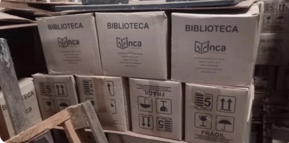 JulianaBrizola's tweet photo. As investigações começaram após reportagens revelarem que milhares de livros adquiridos pela Secretaria Municipal de Educação estavam armazenados em depósitos, acumulando poeira e sem chegar às salas de aula. https://t.co/SwOfJLeegt