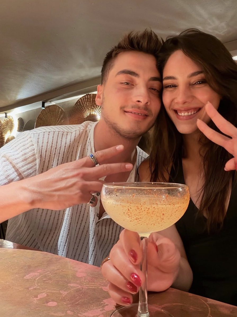 aggrappata_a_te's tweet photo. a volte penso a questi due cuccioli che stanno davvero insieme nella realtà 🥹
#FarAway https://t.co/MX90TZL0OG