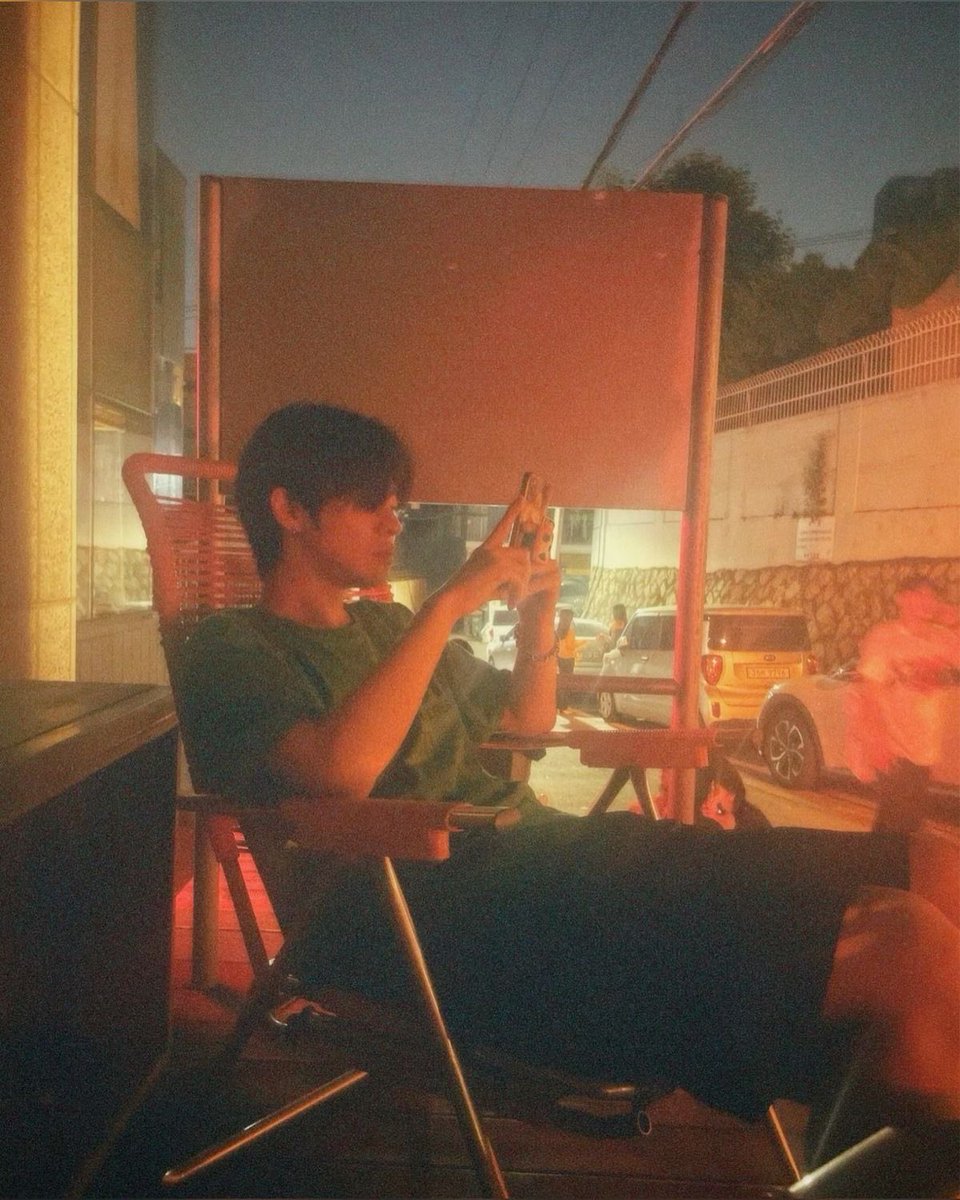 arilovesleowon's tweet photo. how he posted him            how he posted him https://t.co/GKUjwGm9ZF