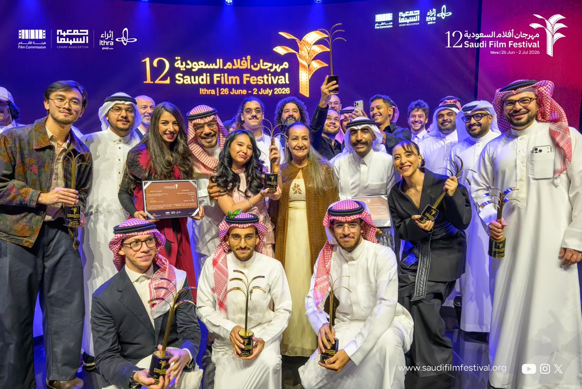 SA_FilmFestival's tweet photo. ليلة تألق فيها النجوم واحتفى فيها مهرجان أفلام السعودية بصنّاع الأفلام وإنتاجهم الذي عبر الضوء حتى عانق النخلة الذهبية ✨

#مهرجان_أفلام_السعودية
#كل_حكاية_رحلة https://t.co/qiKCZP8mLw